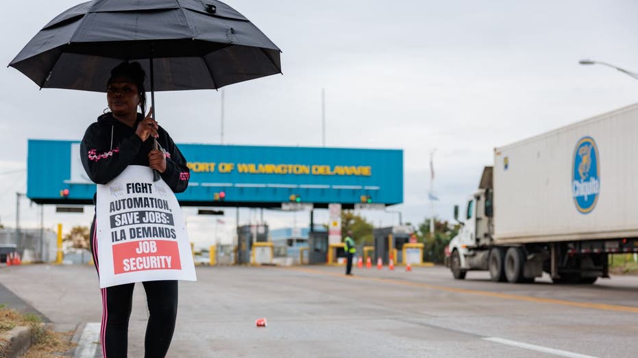 Port strike dockworkers